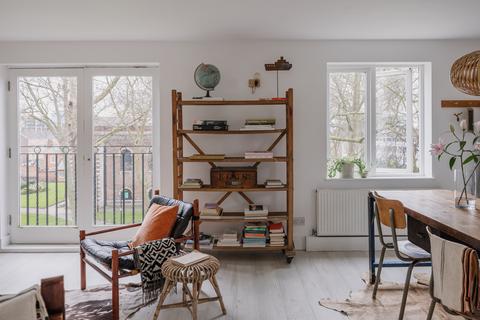 2 bedroom flat for sale, St Matthew's Row, London E2
