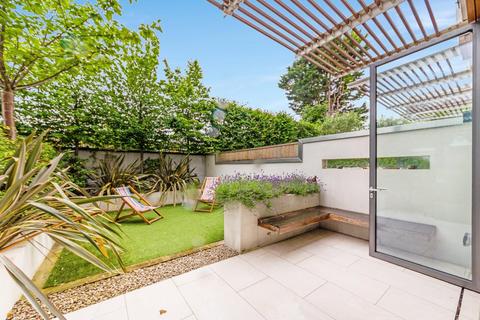 4 bedroom terraced house to rent, Page Mews, Battersea, SW11