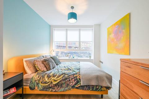 2 bedroom flat to rent, Ardens Building, London E3