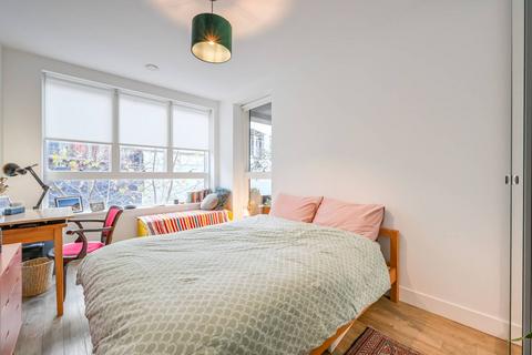2 bedroom flat to rent, Ardens Building, London E3