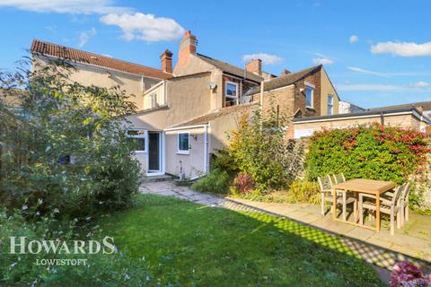 3 bedroom end of terrace house for sale, Sandringham Road, Lowestoft