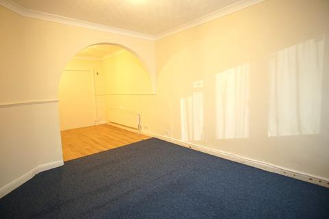 3 bedroom semi-detached house to rent, Empire Road, UB6