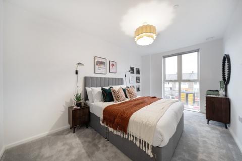 3 bedroom apartment to rent, 6 Headlam Avenue, London SW4