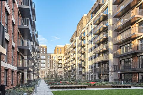 3 bedroom apartment to rent, 6 Headlam Avenue, London SW4