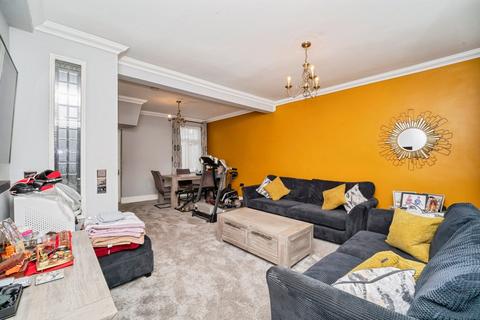 undefined, Waterloo Road, Uxbridge UB8