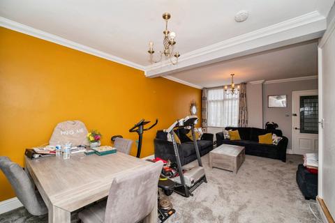 undefined, Waterloo Road, Uxbridge UB8