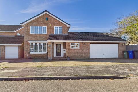 4 bedroom detached house to rent, Calvert Road, Greens Norton, NN12