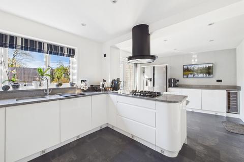 4 bedroom detached house to rent, Calvert Road, Greens Norton, NN12