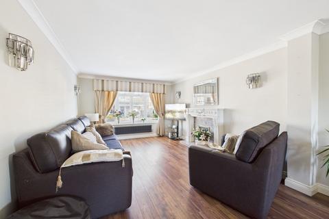 4 bedroom detached house to rent, Calvert Road, Greens Norton, NN12