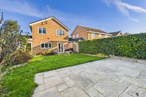 4 bedroom detached house to rent, Calvert Road, Greens Norton, NN12