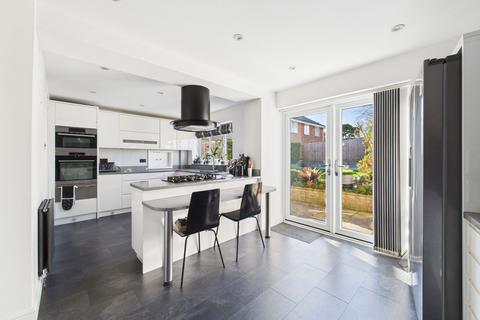 4 bedroom detached house to rent, Calvert Road, Greens Norton, NN12