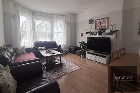 2 bedroom flat to rent, Myddleton Road, London N22