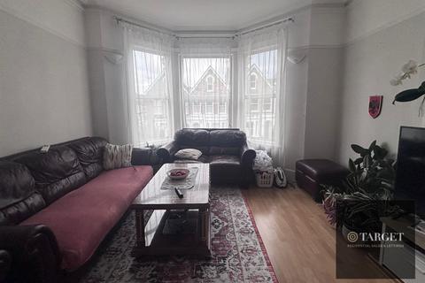 2 bedroom flat to rent, Myddleton Road, London N22