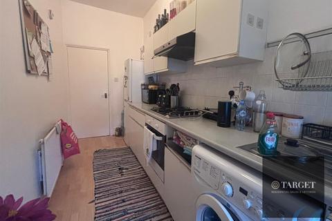 2 bedroom flat to rent, Myddleton Road, London N22