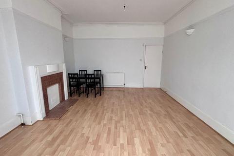 2 bedroom flat to rent, Myddleton Road, London N22