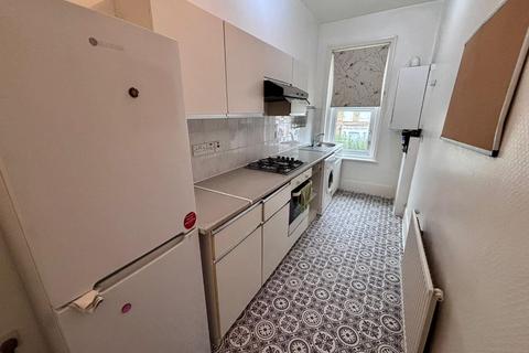2 bedroom flat to rent, Myddleton Road, London N22