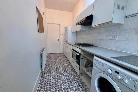 2 bedroom flat to rent, Myddleton Road, London N22