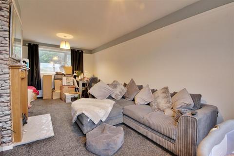 2 bedroom terraced house for sale, Auchinleck Close, Driffield