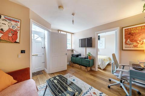 undefined, Rathcoole Avenue, Crouch End, N8