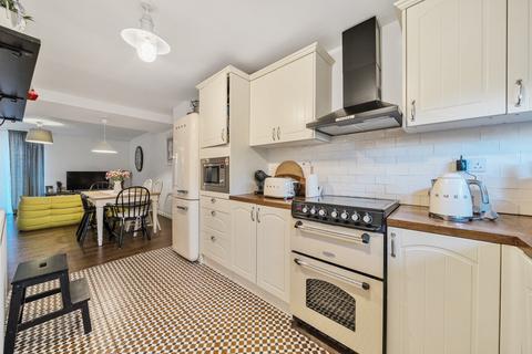 3 bedroom flat for sale, Granfield Street, Battersea, London, SW11