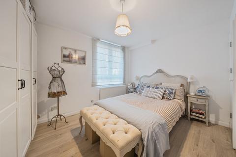 3 bedroom flat for sale, Granfield Street, Battersea, London, SW11