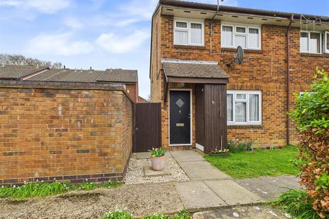 3 bedroom semi-detached house to rent, Locks Heath, SO31 6UP