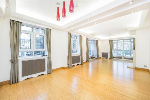 3 bedroom flat to rent, Lancaster Gate, London W2