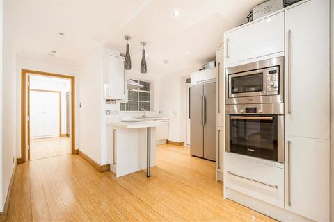 3 bedroom flat to rent, Lancaster Gate, London W2