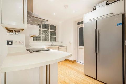 3 bedroom flat to rent, Lancaster Gate, London W2