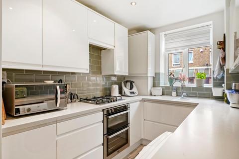 2 bedroom maisonette to rent, Bruce Road, London, E3