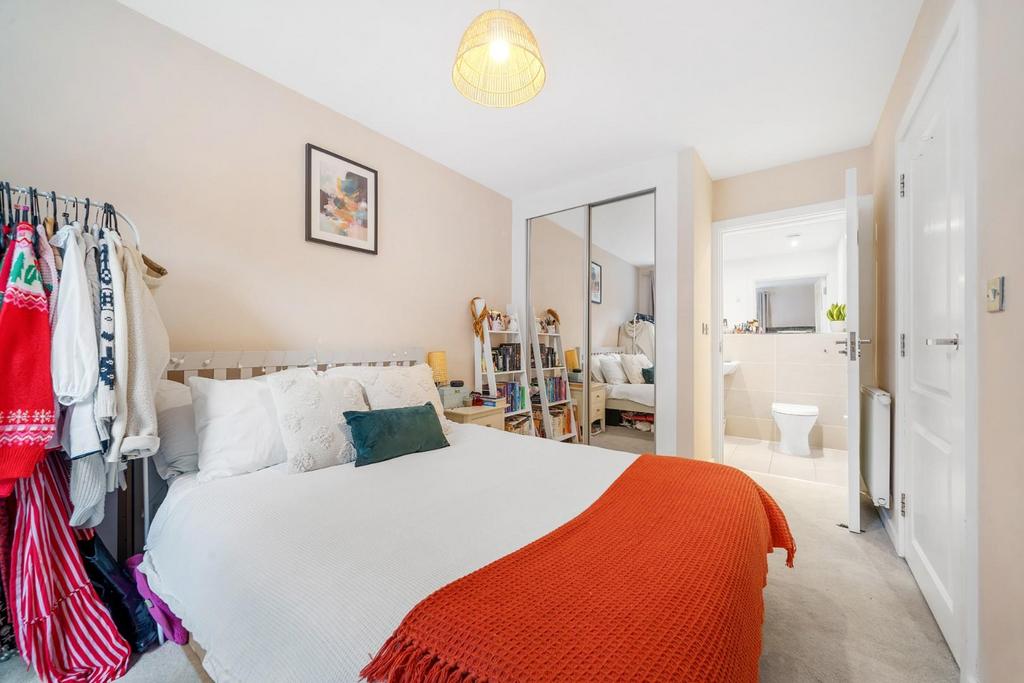 Bedroom 1 (2).jpg