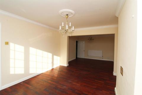 4 bedroom house to rent, Simms Close, Carshalton