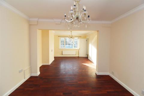 4 bedroom house to rent, Simms Close, Carshalton