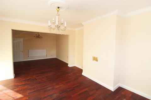 4 bedroom house to rent, Simms Close, Carshalton