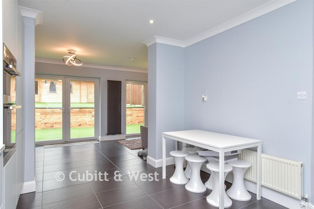 Kitchen/ Dining Area