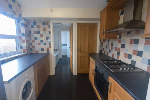 3 bedroom flat to rent, Simonside Terrace , Heaton ,