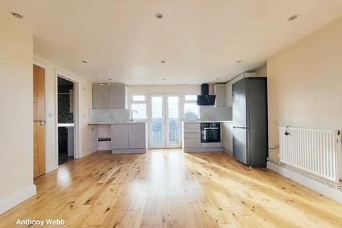 Lawrence Avenue, Palmers Green, N13