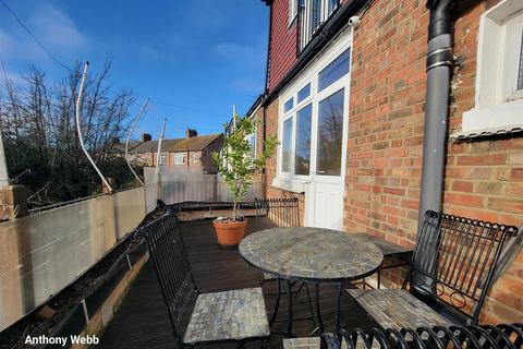 undefined, Lawrence Avenue, Palmers Green, N13