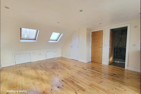 undefined, Lawrence Avenue, Palmers Green, N13