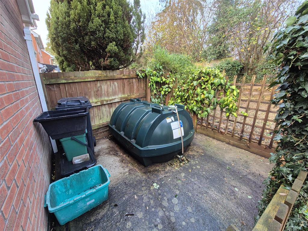 Bin storeand oil tank.jpg