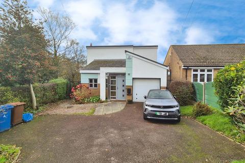 3 bedroom detached house to rent, Hayfield Hill, Rugeley, WS15 4RS