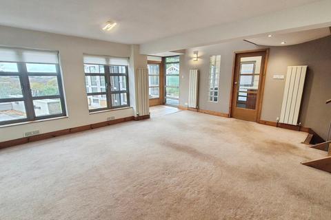 3 bedroom detached house to rent, Hayfield Hill, Rugeley, WS15 4RS