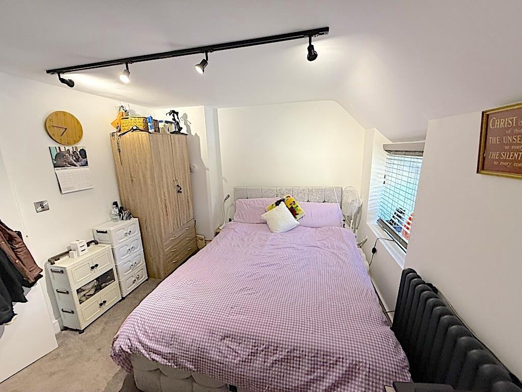 Bedroom 2nd.jpg