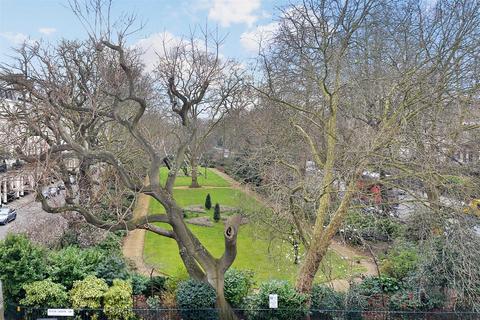 4 bedroom flat for sale, Large Lateral Flat - Eaton Square, Belgravia SW1W