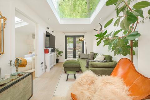 2 bedroom flat for sale, Blythe Road, London W14