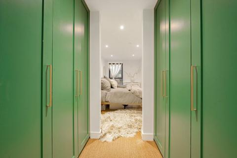 2 bedroom flat for sale, Blythe Road, London W14