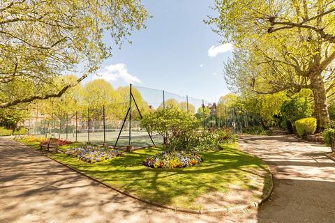 1 bedroom flat to rent, Queen's Club Gardens, London W14