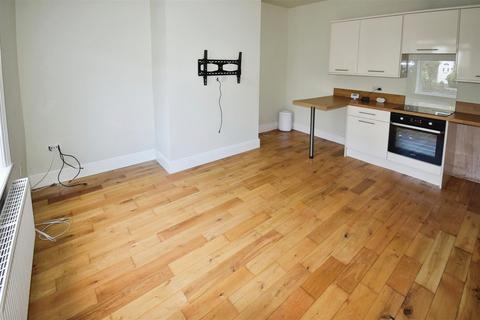 2 bedroom terraced house to rent, Wellington Street, Huddersfield HD3