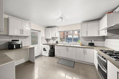 4 bedroom terraced house for sale, Rockhall Road, London, NW2