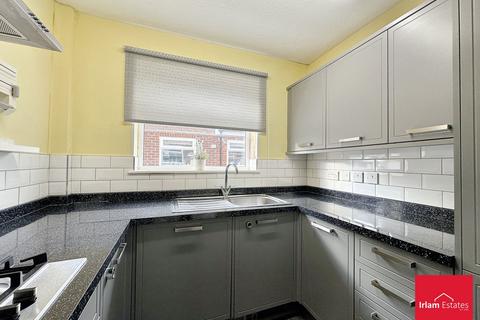 2 bedroom semi-detached house for sale, Sunningdale Drive, Irlam, M44